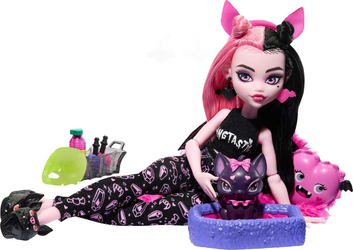 Monster High Doll Set with Pet Bat, Sleepover Clothes & Accessories G2600